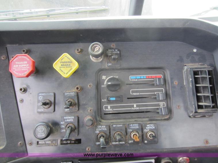 image for item C5278 1998 Volvo WG semi truck