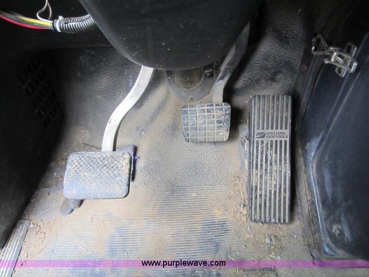 image for item C5278 1998 Volvo WG semi truck