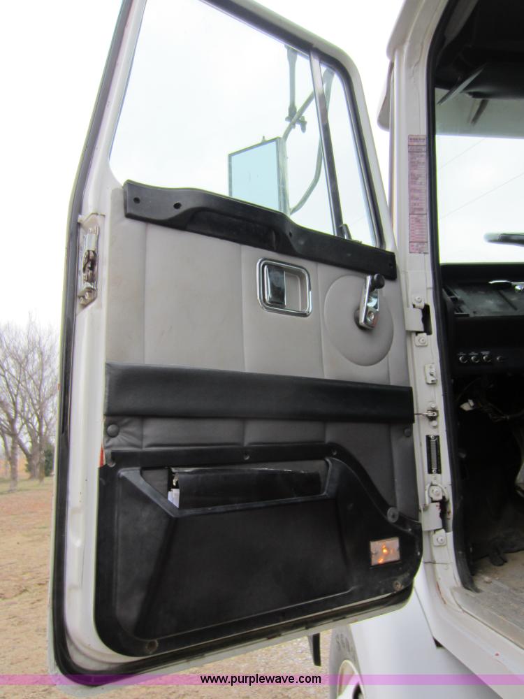 image for item C5278 1998 Volvo WG semi truck