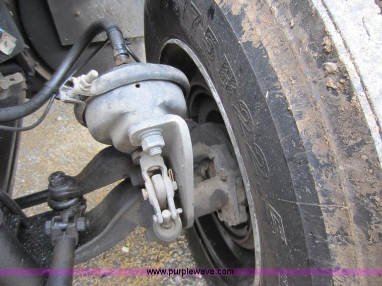 image for item C5278 1998 Volvo WG semi truck