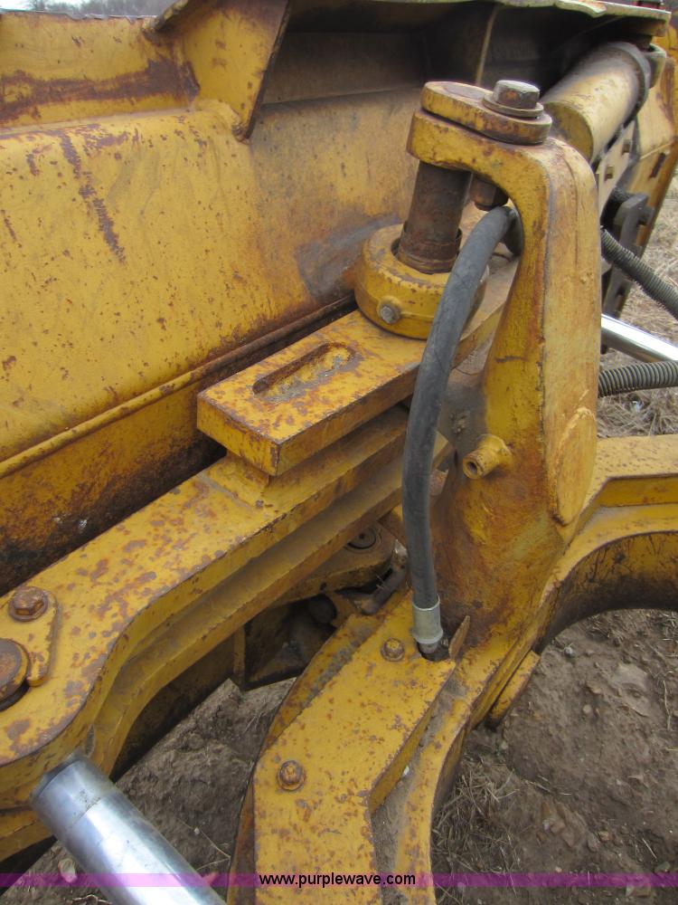 image for item C5348 1988 Caterpillar D4H LGP Series II dozer