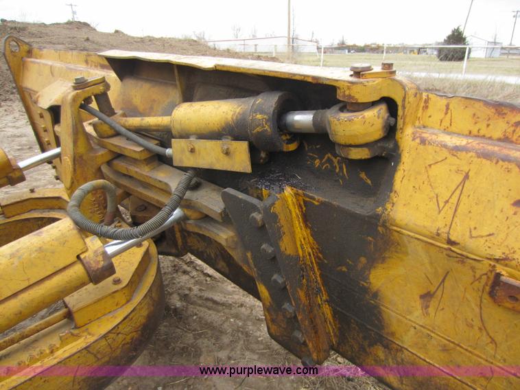 image for item C5348 1988 Caterpillar D4H LGP Series II dozer