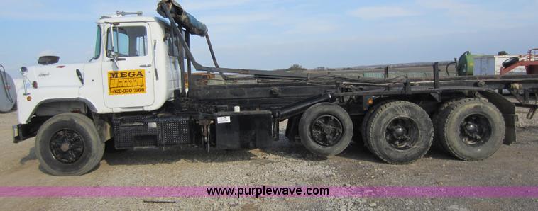 image for item C5366 1988 Mack DM686S roll off truck