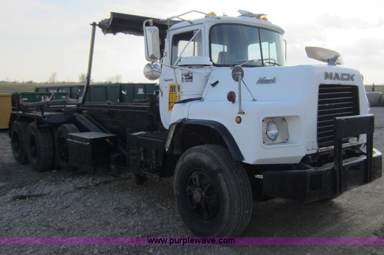image for item C5366 1988 Mack DM686S roll off truck