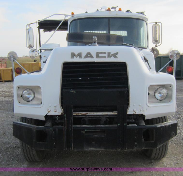 image for item C5366 1988 Mack DM686S roll off truck