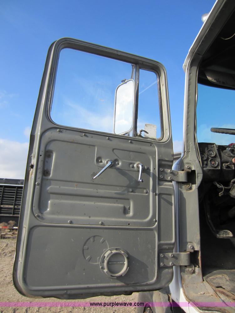 image for item C5366 1988 Mack DM686S roll off truck