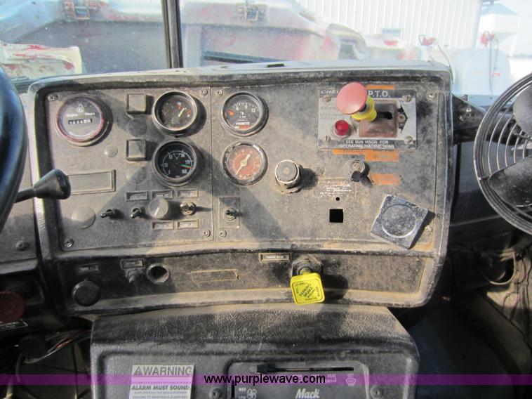 image for item C5366 1988 Mack DM686S roll off truck