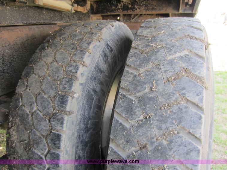 image for item C5375 1999 International 9200 dump truck