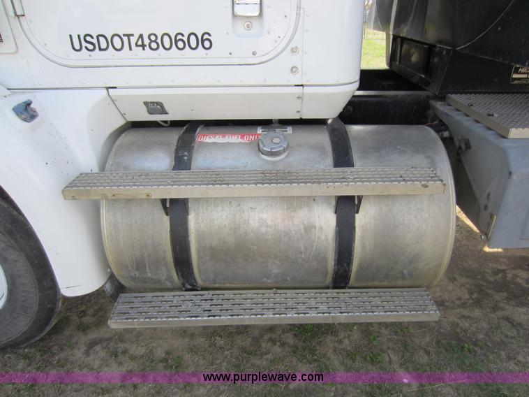 image for item C5375 1999 International 9200 dump truck