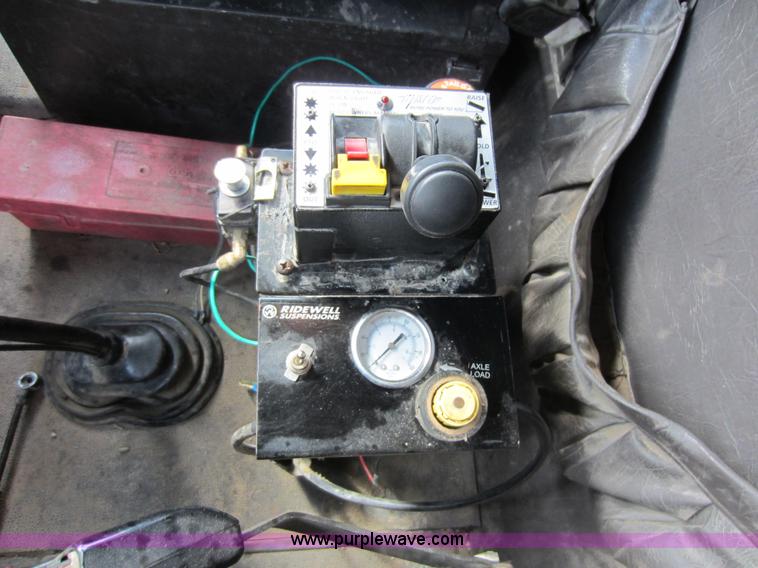 image for item C5375 1999 International 9200 dump truck