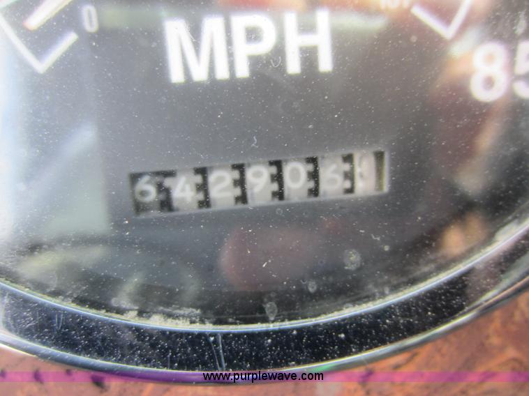 image for item C5375 1999 International 9200 dump truck