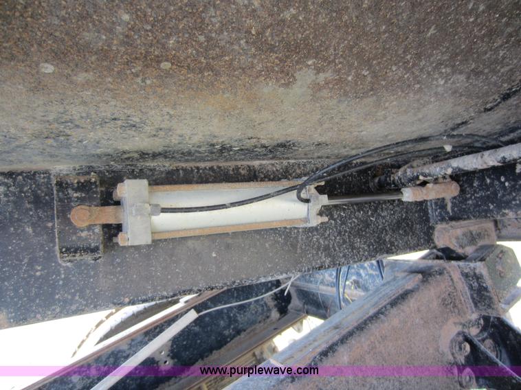 image for item C5375 1999 International 9200 dump truck