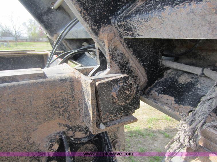 image for item C5375 1999 International 9200 dump truck