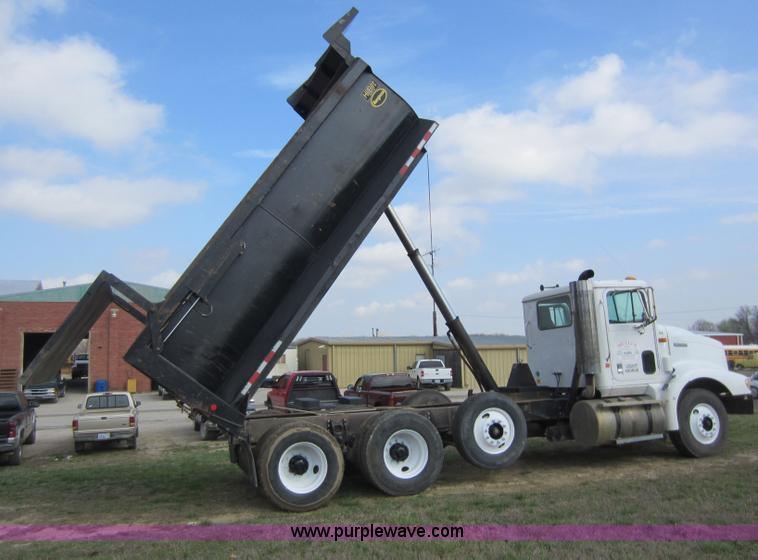 image for item C5375 1999 International 9200 dump truck