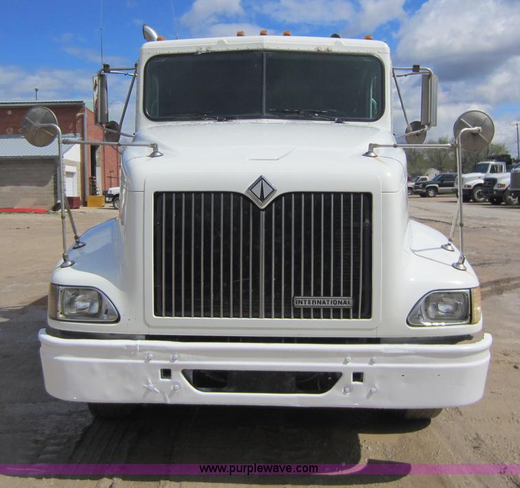 image for item C5399 1999 International 9200 dump truck