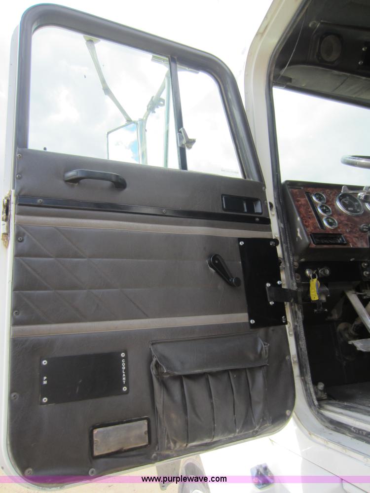 image for item C5399 1999 International 9200 dump truck