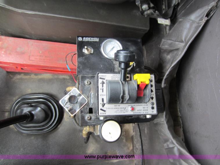 image for item C5399 1999 International 9200 dump truck