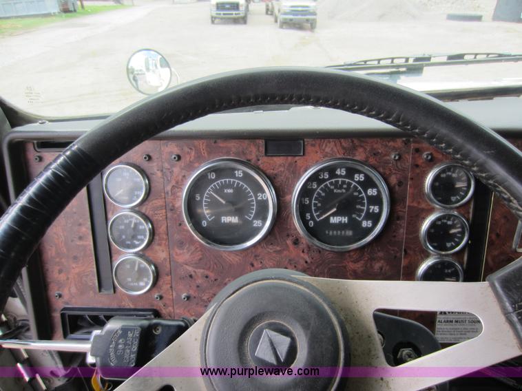 image for item C5399 1999 International 9200 dump truck