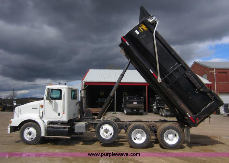 image for item C5399 1999 International 9200 dump truck