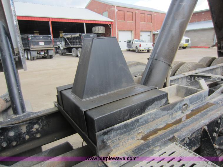 image for item C5399 1999 International 9200 dump truck