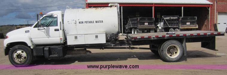 image for item C5400 1998 GMC C6500 truck