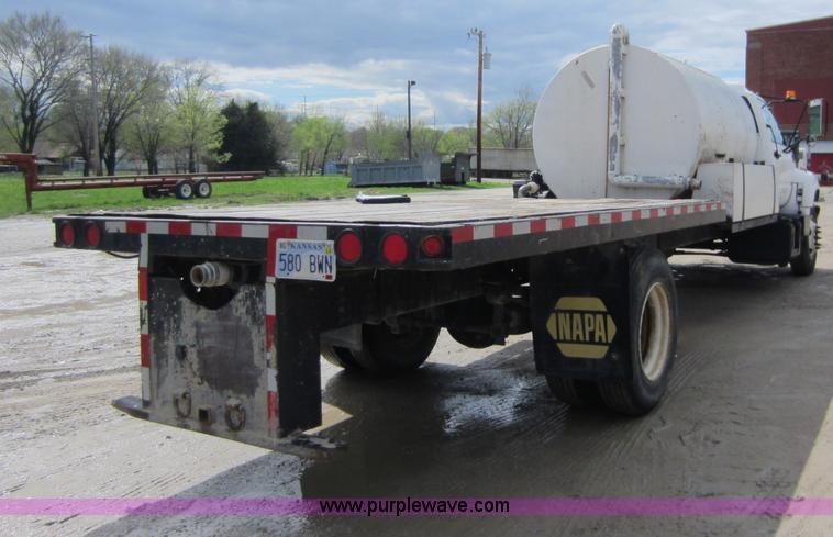 image for item C5400 1998 GMC C6500 truck