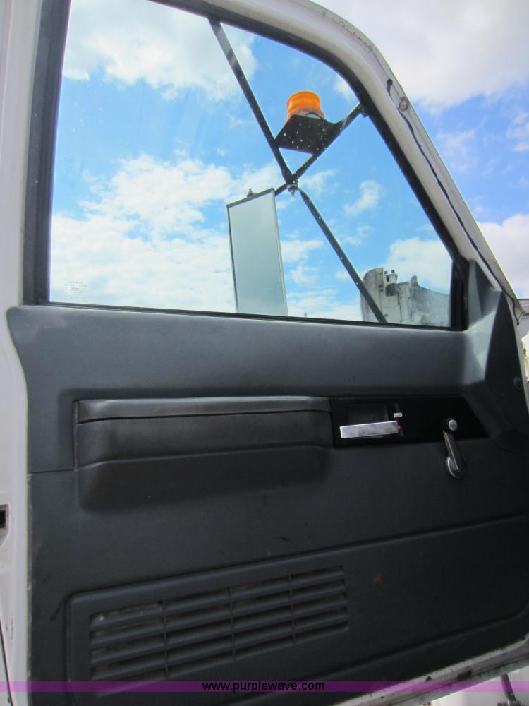 image for item C5400 1998 GMC C6500 truck