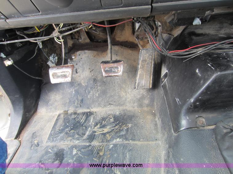 image for item C5400 1998 GMC C6500 truck