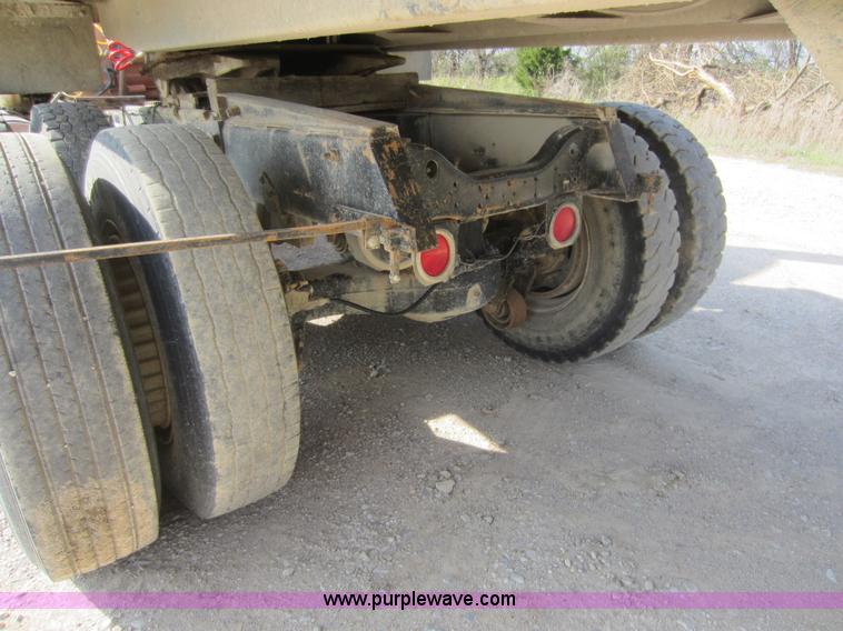 image for item C5406 1989 Mack R688ST semi truck