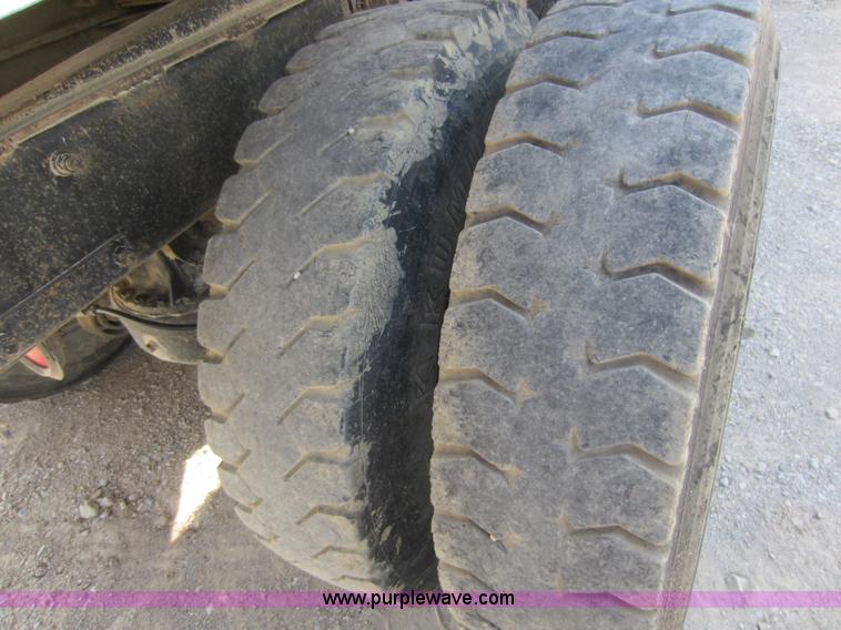 image for item C5406 1989 Mack R688ST semi truck