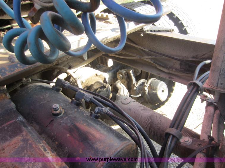 image for item C5406 1989 Mack R688ST semi truck