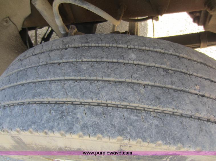 image for item C5406 1989 Mack R688ST semi truck