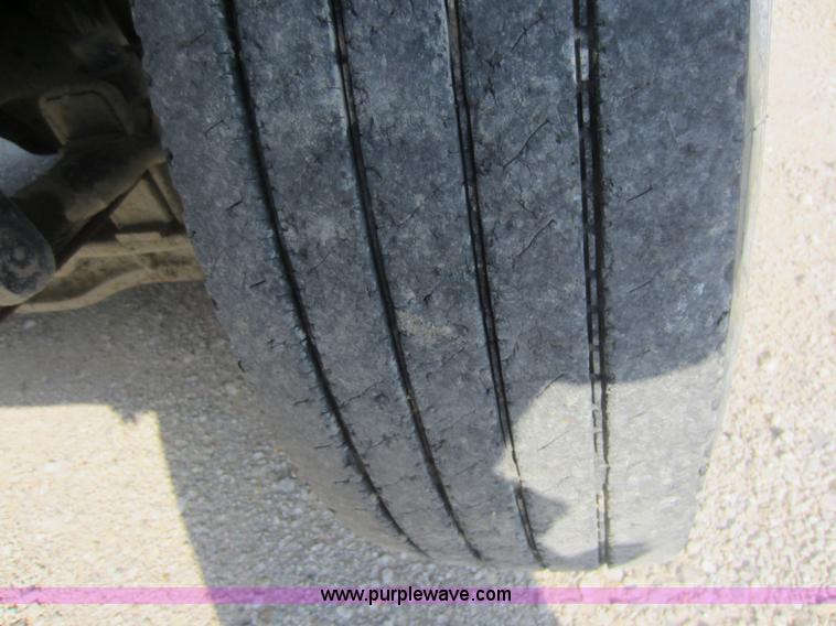 image for item C5406 1989 Mack R688ST semi truck