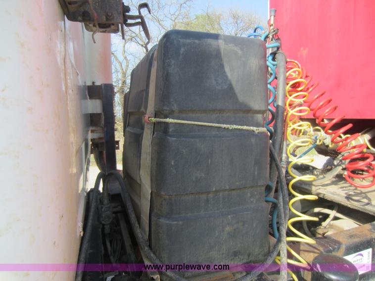 image for item C5406 1989 Mack R688ST semi truck