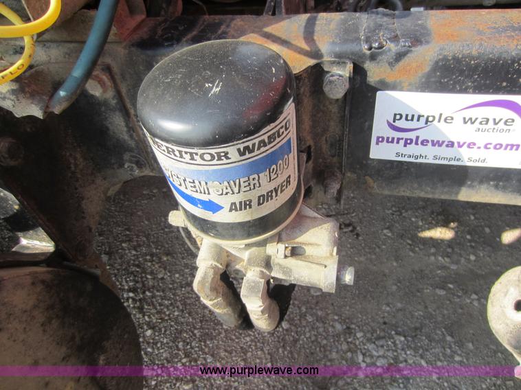 image for item C5406 1989 Mack R688ST semi truck