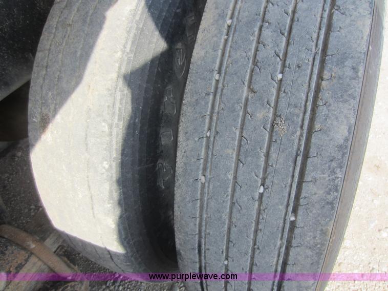 image for item C5406 1989 Mack R688ST semi truck