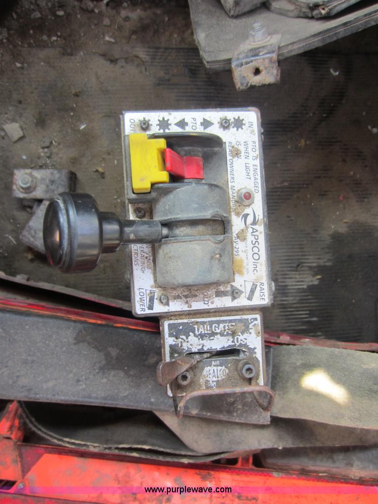 image for item C5406 1989 Mack R688ST semi truck