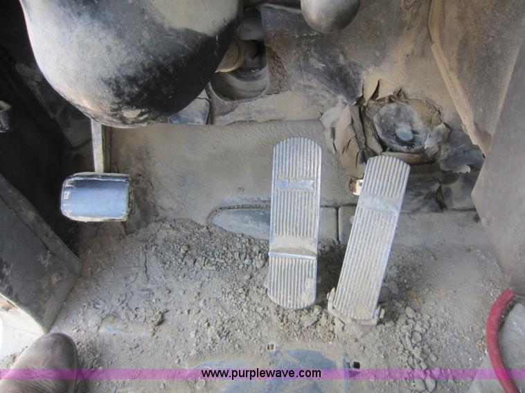 image for item C5406 1989 Mack R688ST semi truck