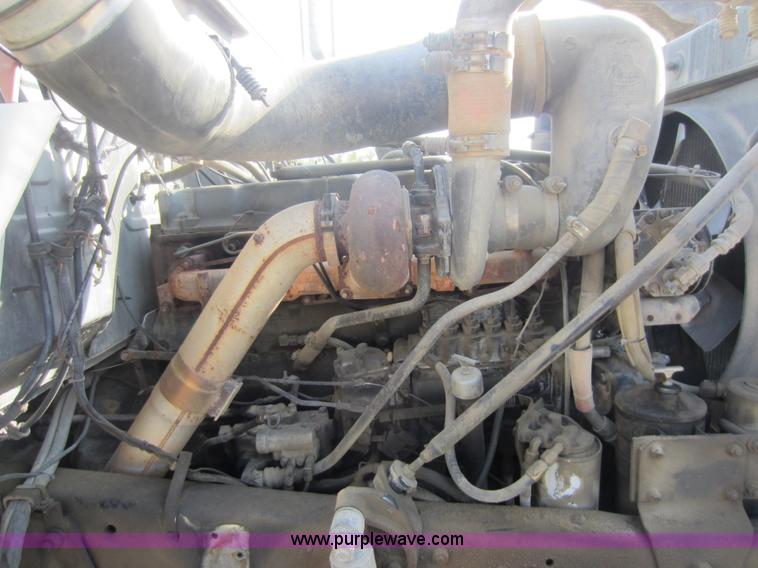 image for item C5406 1989 Mack R688ST semi truck