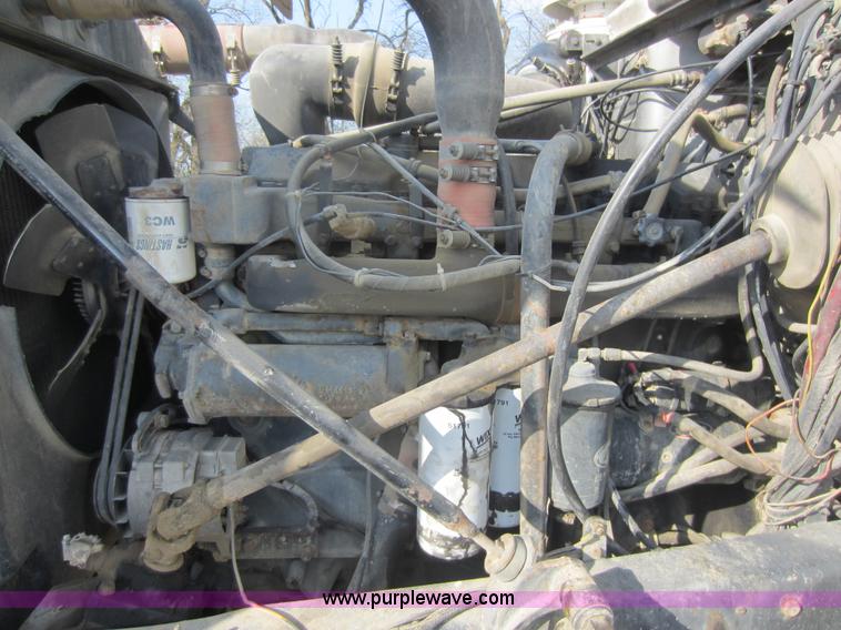 image for item C5406 1989 Mack R688ST semi truck