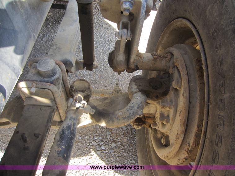 image for item C5406 1989 Mack R688ST semi truck