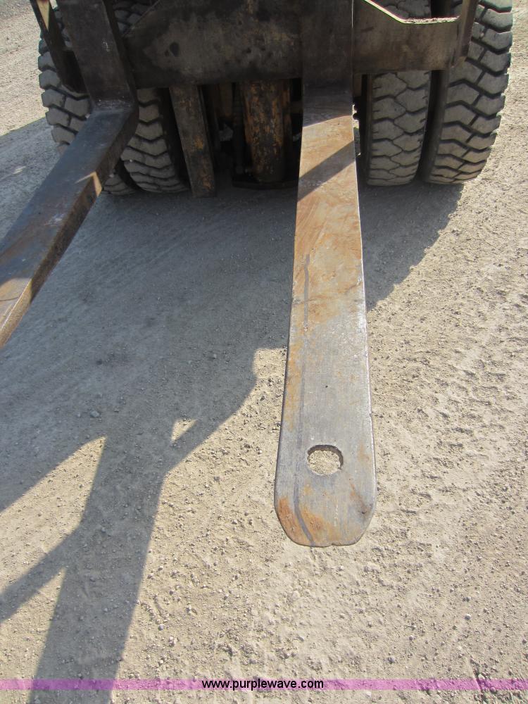 image for item C5410 Towmotor V60B forklift