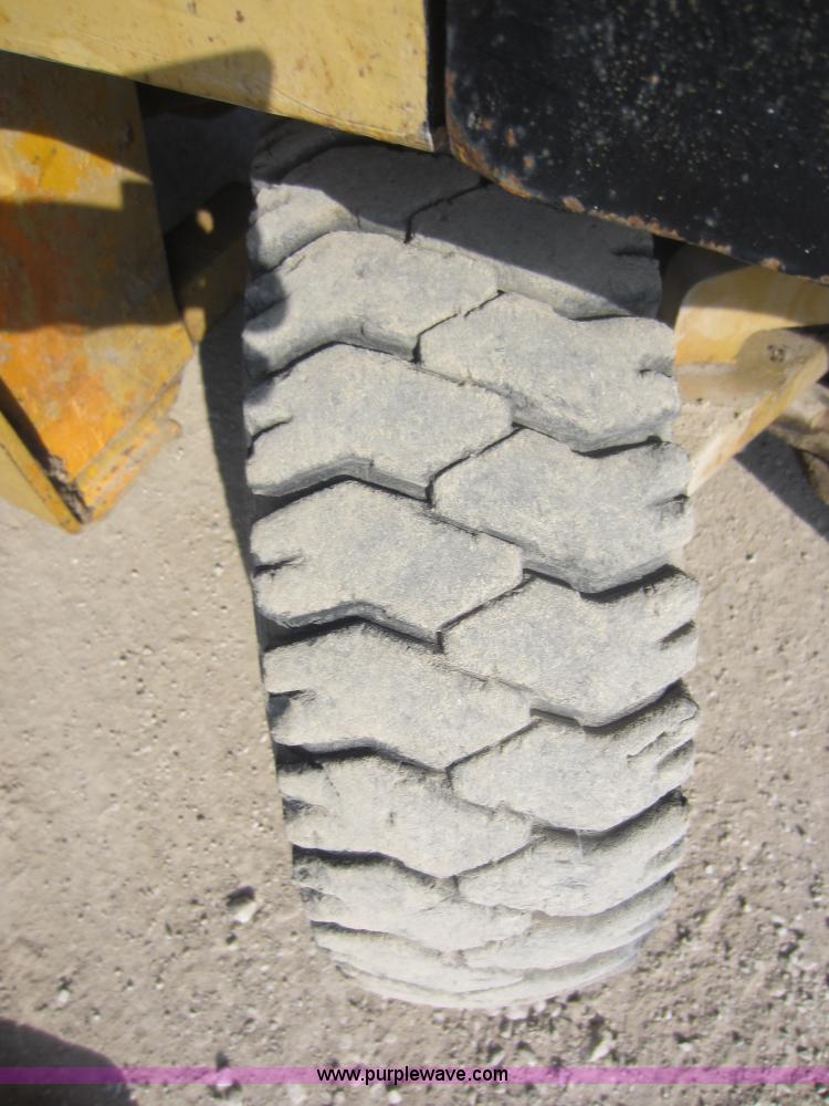 image for item C5410 Towmotor V60B forklift