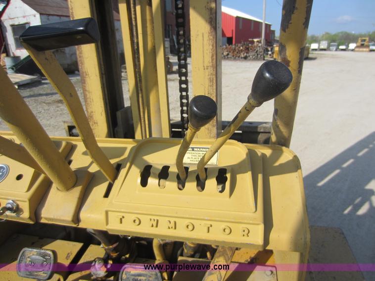 image for item C5410 Towmotor V60B forklift
