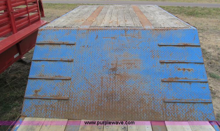 image for item D3068 1976 Transcraft 30 ton drop deck trailer