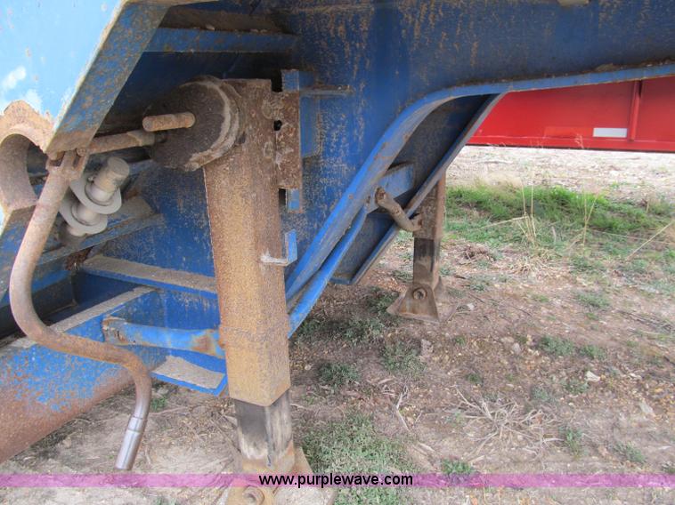 image for item D3068 1976 Transcraft 30 ton drop deck trailer