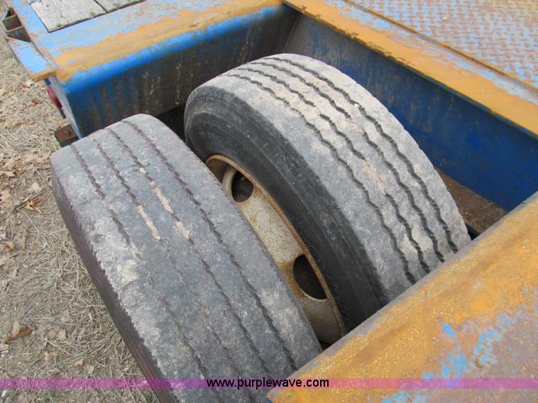 image for item D3068 1976 Transcraft 30 ton drop deck trailer