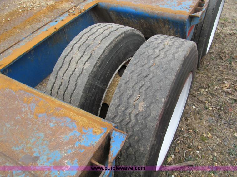 image for item D3068 1976 Transcraft 30 ton drop deck trailer