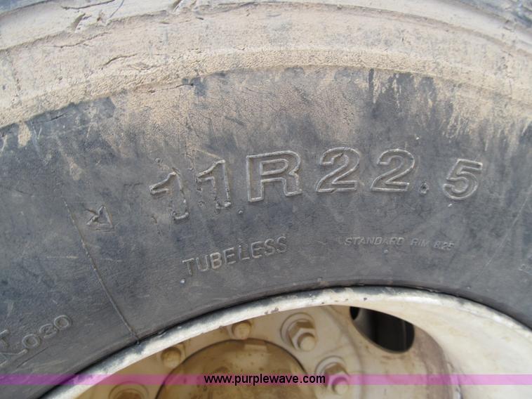 image for item D3071 1999 GMC C7500 dump truck