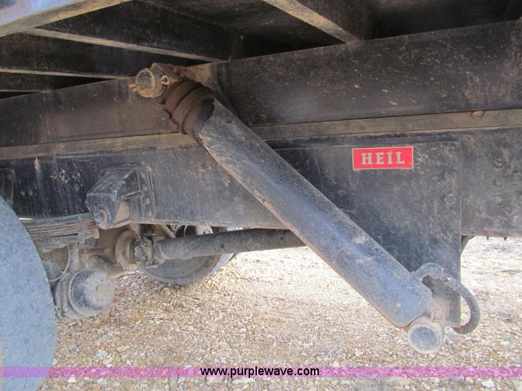 image for item D3071 1999 GMC C7500 dump truck